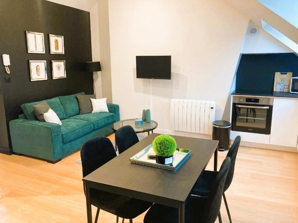 Appartement Cloitre De La Barge - Le Pimpant - 2 Min Centre & Cathedrale - 4 Couchages Amiens